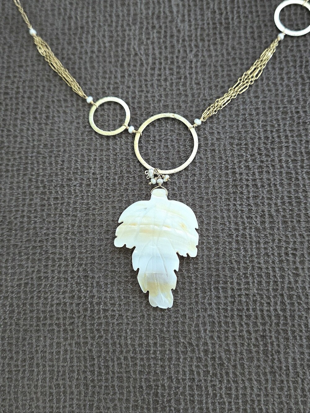 Mother of Pearl Leaf🍁 Pendant Necklace - NWOT - Picture 3 of 16